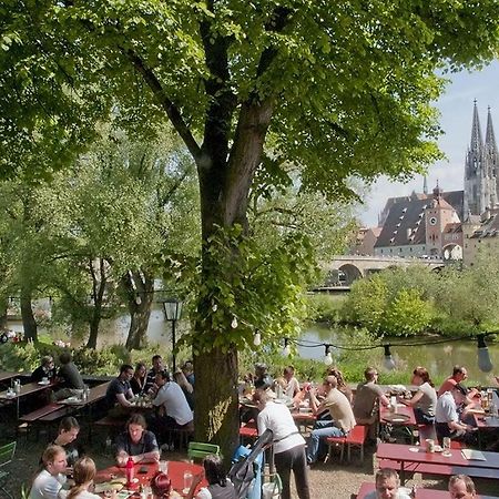 Schloss Weichs Zu Regensburg Mit 2Schlafzimmer Parkplatz Internet 75Qm Zentrum Exterior photo
