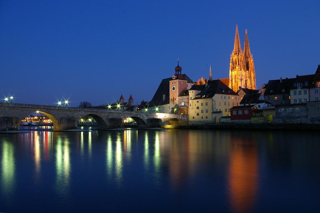 Schloss Weichs Zu Regensburg Mit 2Schlafzimmer Parkplatz Internet 75Qm Zentrum Exterior photo