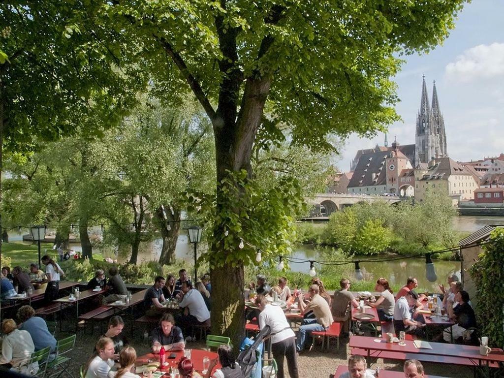 Schloss Weichs Zu Regensburg Mit 2Schlafzimmer Parkplatz Internet 75Qm Zentrum Exterior photo